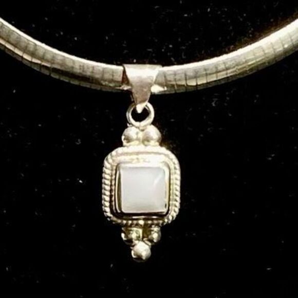 AOQ Sterling Herringbone Choker & Moonstone Pendant - Picture 4 of 8